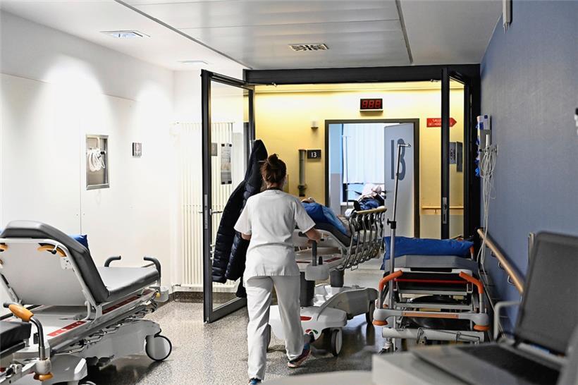 Die meisten Pfleger gehen ihrer Arbeit mit Leidenschaft nach. Doch werden sie nicht selten an den Rand ihrer Möglichkeiten gebracht.
