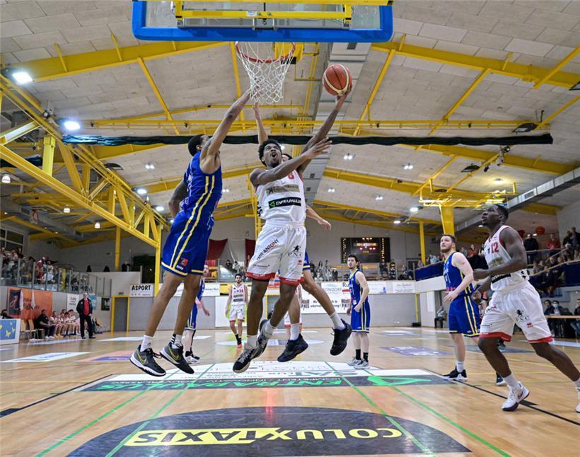 Die meisten Spieler des Telstar (in Blau) werden in der kommenden Saison nicht mehr im Hesperinger Trikot zu sehen sein
