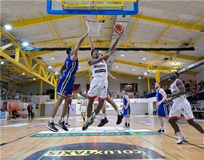 Die meisten Spieler des Telstar (in Blau) werden in der kommenden Saison nicht mehr im Hesperinger Trikot zu sehen sein
