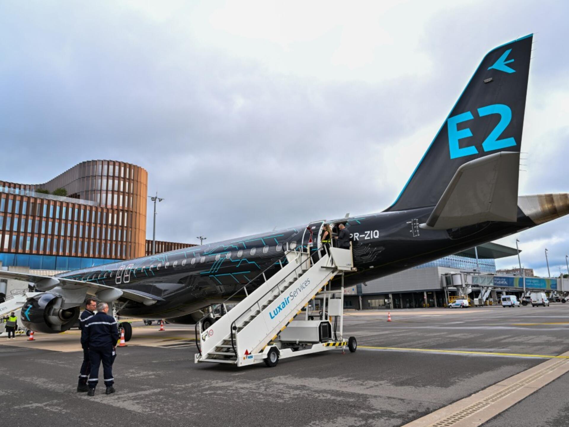 Die-neue-Embraer-Maschine-von-Luxair-blieb-am-Montag-am-35897h.jpg
