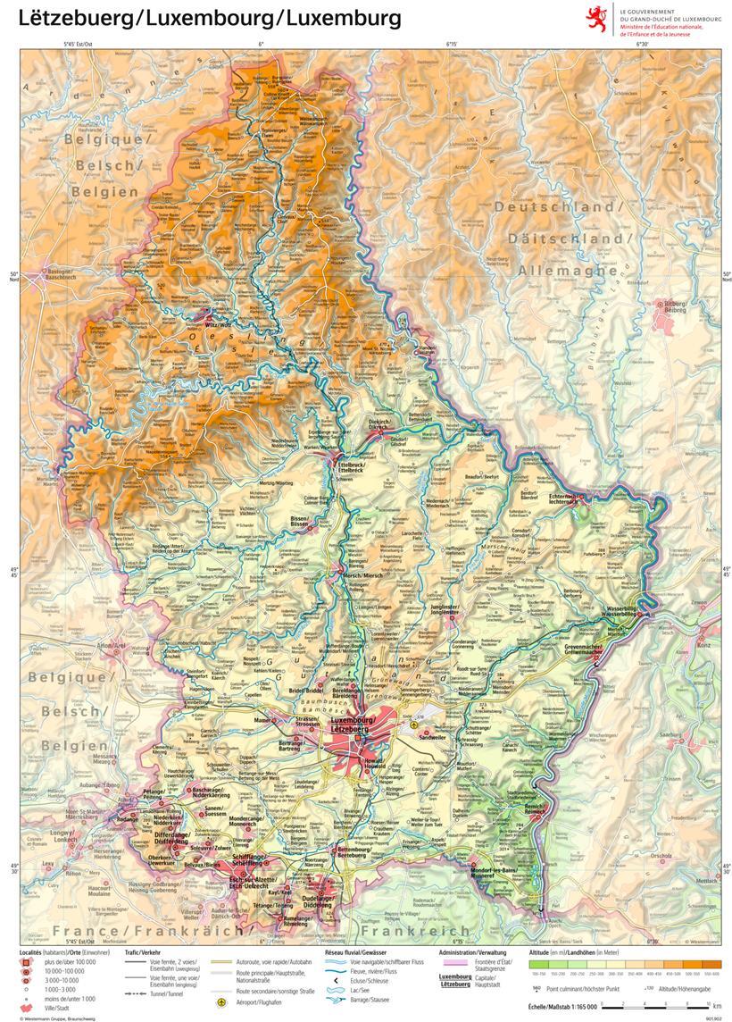 Die neue Karte gibt es in zwei Formaten: einem großen für die Schule und einem kleineren für den „Hausgebrauch“. Interessant ist, dass auch die alten luxemburgischen Namen von Ortschaften aus dem nahen Grenzgebiet verzeichnet sind. 
