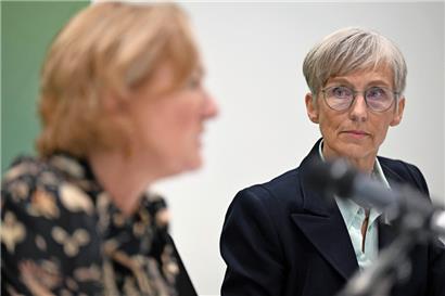 Die neue Präsidentin des Gesundheitsobservatoriums Françoise Berthet zusammen mit Gesundheitsministerin Paulette Lenert bei der Vorstellung des Gesundheitsobservatoriums
