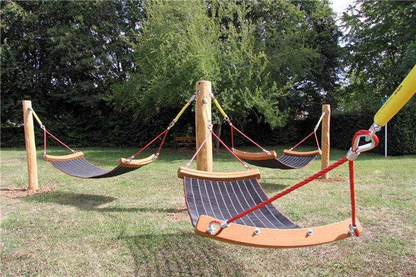 Die neuen Hängematten im Park Ouerbett laden zum Verweilen ein
