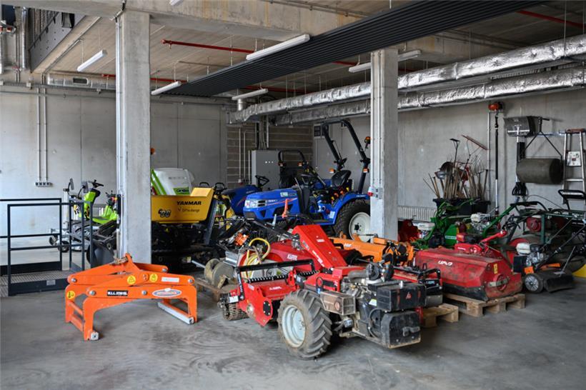 Die neuen Räume bieten den nötigen Platz für Arbeitsgeräte