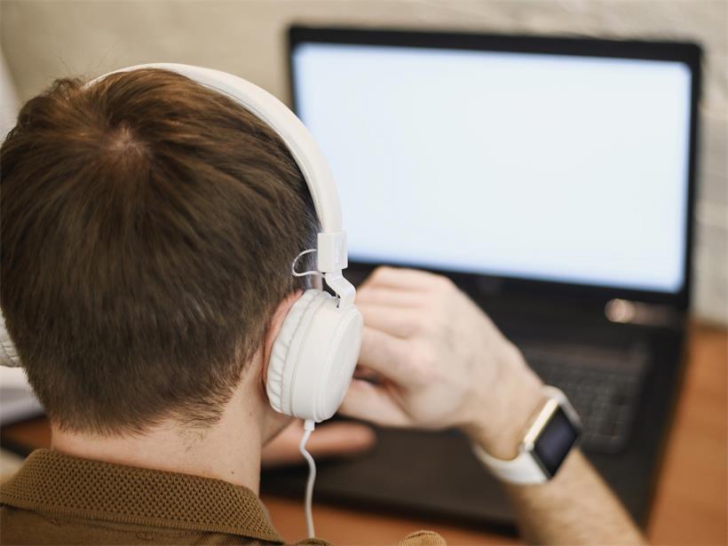 Sprachassistenten Mia und Mil lesen luxemburgische Texte auf Computer, Smartphone und Tablet vor für digitale Barrierefreiheit