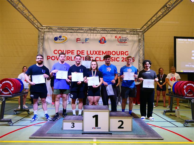 Hitzige Duelle, Premieren und Rekorde: So lief die Coupe de Luxembourg Gruppenfoto der neuen Trainer*innen