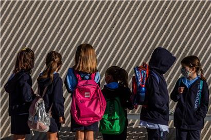 Die neuen sanitären Maßnahmen sollen den Schulbetrieb trotz Ansteckungsrisiko bei Kindern so normal und so sicher wie möglich gestalten
