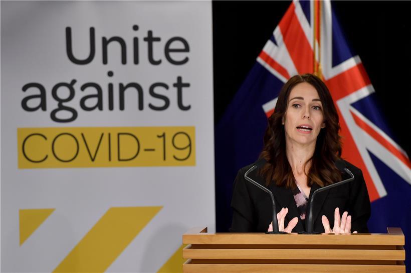 Die neuseeländische Premierministerin Jacinda Ardern spricht ihren Landsleuten in den Krisen Mut zu
