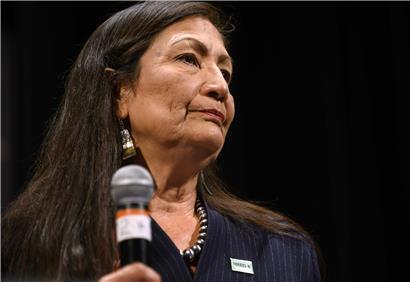 Die nominierte US-Innenministerin Deb Haaland auf einem Bild vom August  2019 in Sioux City im US-Bundesstaat Iowa
