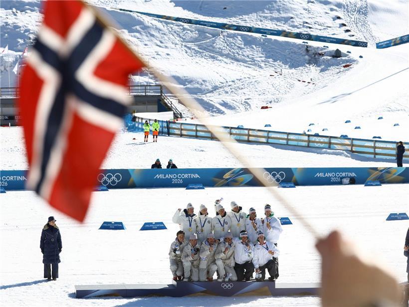 Norwegische Langlauf-Staffel bei Staffelrennen, Goldmedaille Sieger, Wintersport, Skilanglauf Team in Aktion