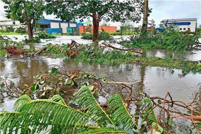Die nur einige Meter über dem Meeresspiegel liegenden Pazifikinseln wie Vanuata sind neben der Erderwärmung auch durch zunehmende Wirbelstürme gefährdet. Bild von Anfang März, als der Zyklon „Judy“ über die Insel zog.
