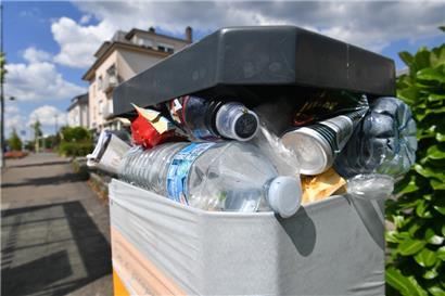 Die öffentlichen Mülltonnen in Esch sind oft kurz nach der Leerung wieder voll
