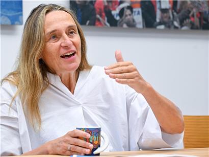 Blanche Weber beim Vortrag auf der Mouvement Ecologique Veranstaltung am 30. Juli 2025, Umweltschutz und Nachhaltigkeit