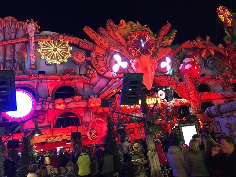 Die opulente Fassade von „Dr. Archibald – Master of Time“