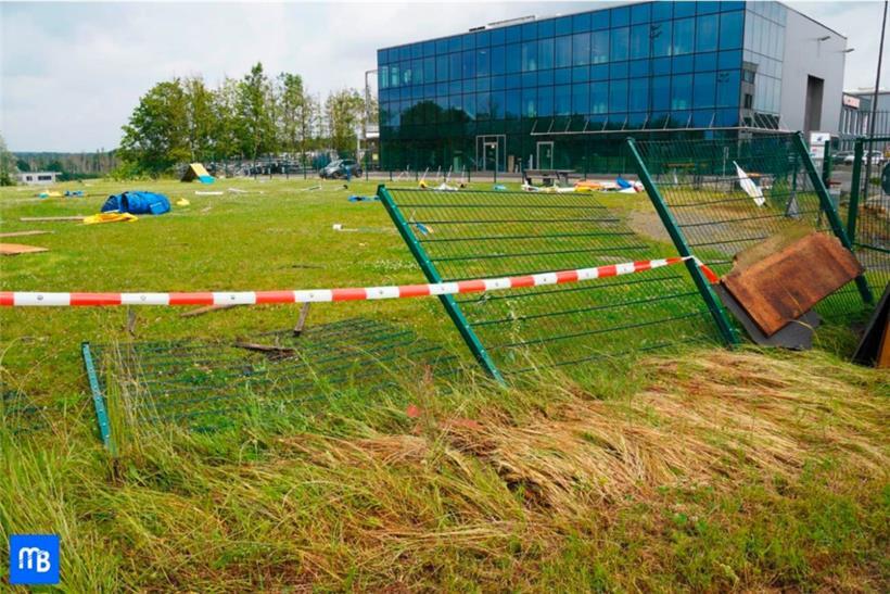 Die robuste Umzäunung wurde einfach plattgedrückt