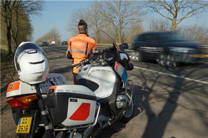 Die route de Luxembourg in „Gréivelsbarrière“ war nur eine von Dutzenden Stellen, an denen am Donnerstag Polizisten postiert waren
