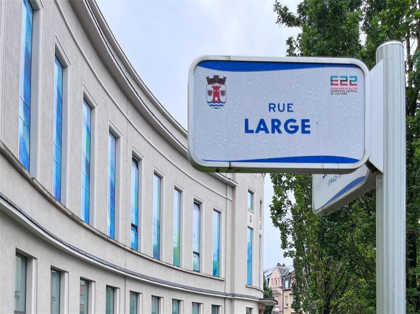 Die rue Large liegt unweit des Escher Schwimmbads