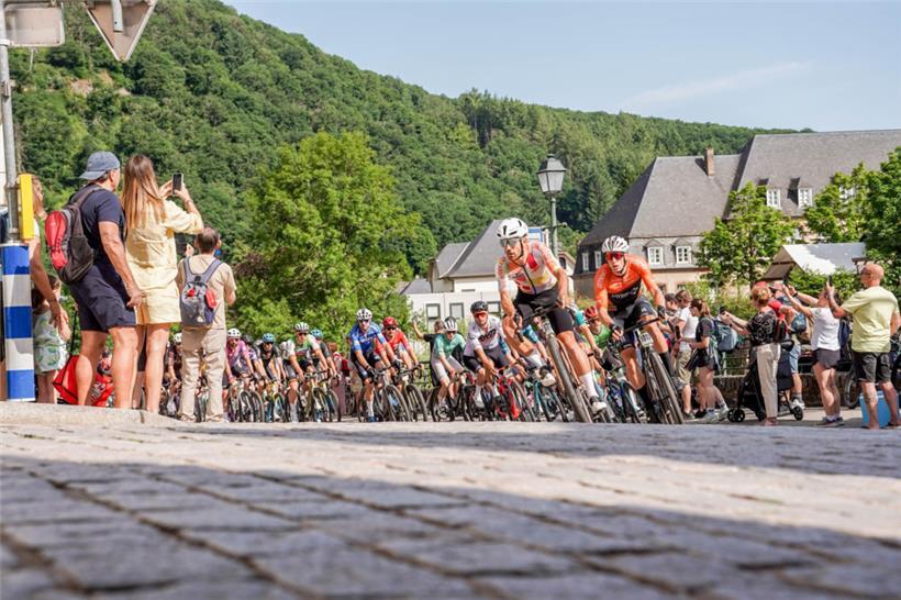 Die rund 1.500 Fahrer starteten im „Aale Moart“ in ihr Gravel-Abenteuer
