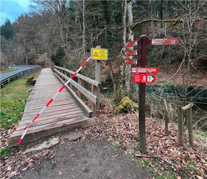 Die rund 600 Meter lange Holzsteg-Passage darf vorerst nicht mehr betreten werden
