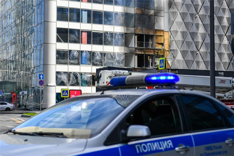 Die russische Hauptstadt Moskau ist erneut mit Drohnen angegriffen worden. Dabei wurde ein Wachmann verletzt, mehrere Gebäude wurden beschädigt. 
