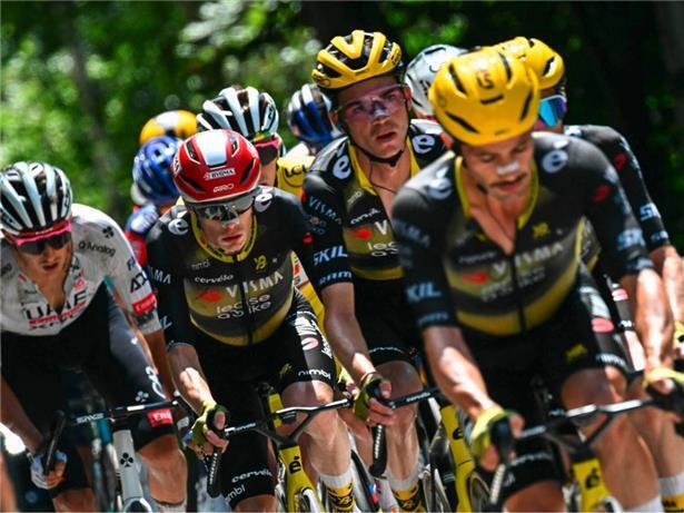 Die schwarzgelben Trikots der "Killerbienen" rund um Jonas Vingegaard werden 2026 bei der Tageblatt-Flèche du Sud zu sehen sein
