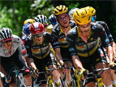 Die schwarzgelben Trikots der "Killerbienen" rund um Jonas Vingegaard werden 2026 bei der Tageblatt-Flèche du Sud zu sehen sein
