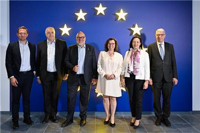 Die sechs luxemburgischen EU-Parlamentarier nach der Bekanntgabe der Ergebnisse zu den Europawahlen im Juni (v.l.): Christophe Hansen, Charles Goerens, Marc Angel, Tilly Metz, Isabel Wiseler-Lima, Fernand Kartheiser
