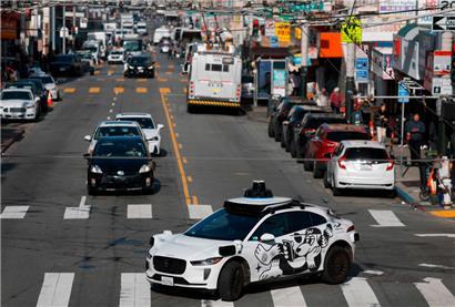 Die selbstfahrenden Robotaxis waren auch vom Stromausfall betroffen und blockierten Straßen 
