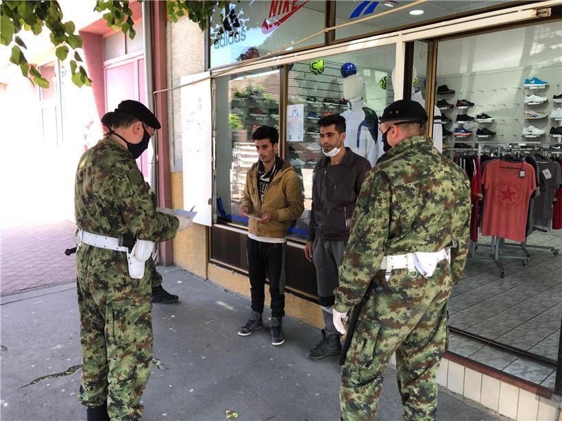 Die serbische Militärpolizei patrouilliert in Sid