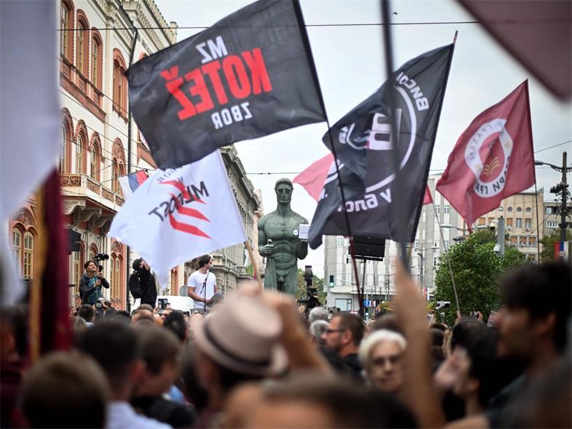 Die serbischen Studenten haben diese Woche aus der Registrierung ihrer Partei ein Happening gemacht