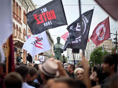Die serbischen Studenten haben diese Woche aus der Registrierung ihrer Partei ein Happening gemacht