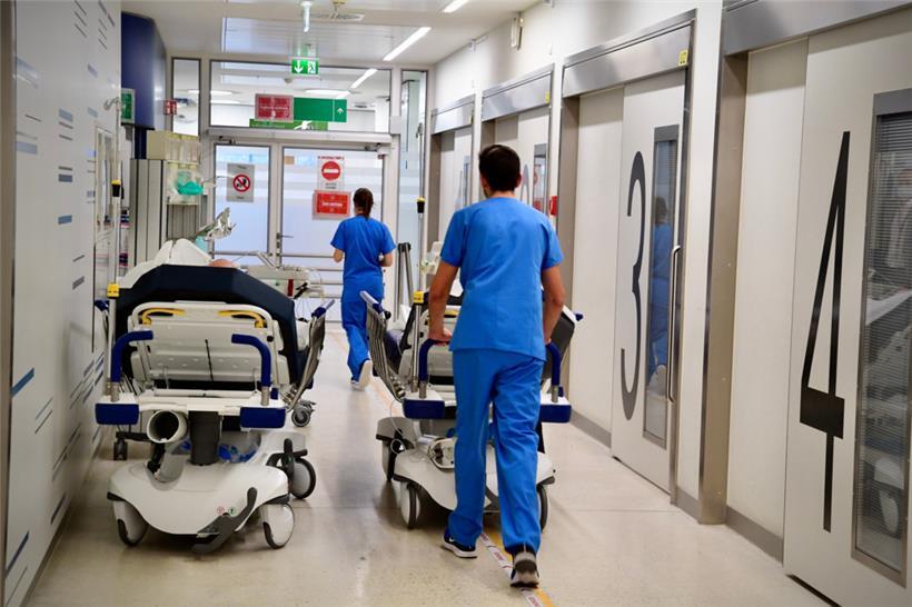 Die sich rasant ausbreitende Omikron-Variante könnte die Personalsituation in den Krankenhäusern wie dem CHEM stark verschlechtern
