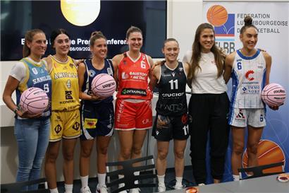 Die sieben Kapitäninnen der Enovos League freuen sich auf den Saisonstart im INS
