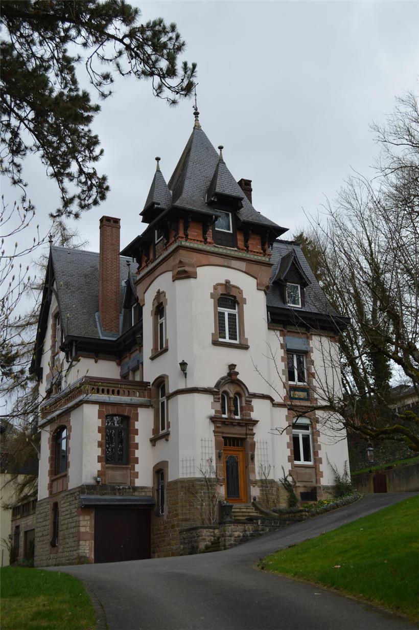 Geschützte Gebäude sind keine heiligen Kühe Villa Peiffer, historisches Jugendstilhaus von 1900 in Paris, erbaut von Luxemburger Bernard Peiffer