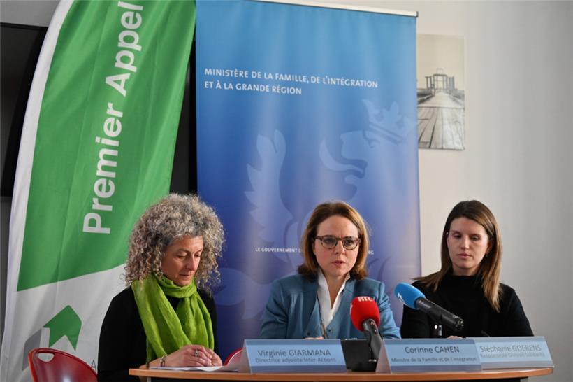 Die stellvertretende Direktorin von Inter-Actions, Virginie Giarmana, Familienministerin Corinne Cahen und Stéphanie Goerens
