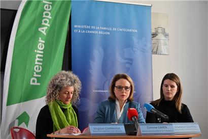 Die stellvertretende Direktorin von Inter-Actions, Virginie Giarmana, Familienministerin Corinne Cahen und Stéphanie Goerens
