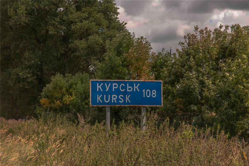 Die ukrainische Armee hatte am 6. August eine Militäroffensive in der russischen Grenzregion Kursk begonnen. Seitdem hatte sie nach eigenen Angaben rund hundert russische Dörfer und fast 1.300 Quadratkilometer eingenommen.
