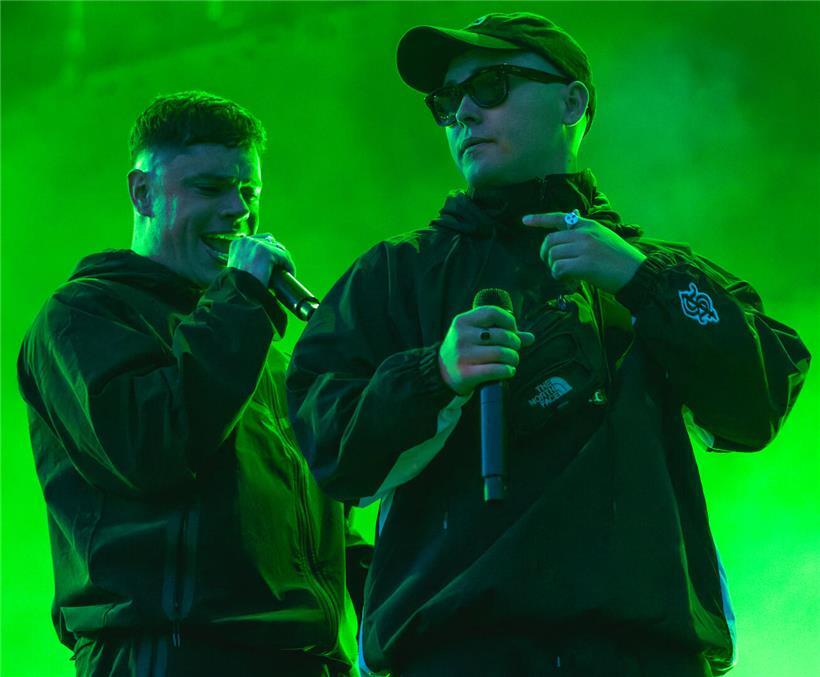 Kneecap 2025 live beim Wide Awake Festival im Brockwell Park, umstrittene irische Rap-Band auf der Bühne