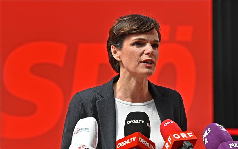 Die unter Spitzenfunktionären umstrittene Rendi-Wagner bleibt Parteichefin der Sozialdemokraten in Österreich.
