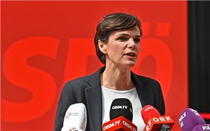 Die unter Spitzenfunktionären umstrittene Rendi-Wagner bleibt Parteichefin der Sozialdemokraten in Österreich.
