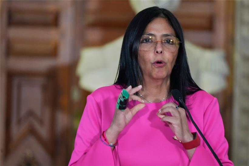 Die venezolanische Vizepräsidentin Delcy Rodríguez spricht im Außenministerium zur Presse
