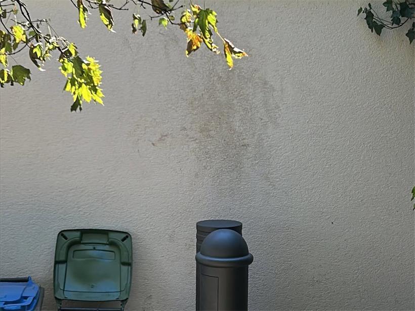 Die verschmutzte Fassade der „Al Schoul“ in Roodt