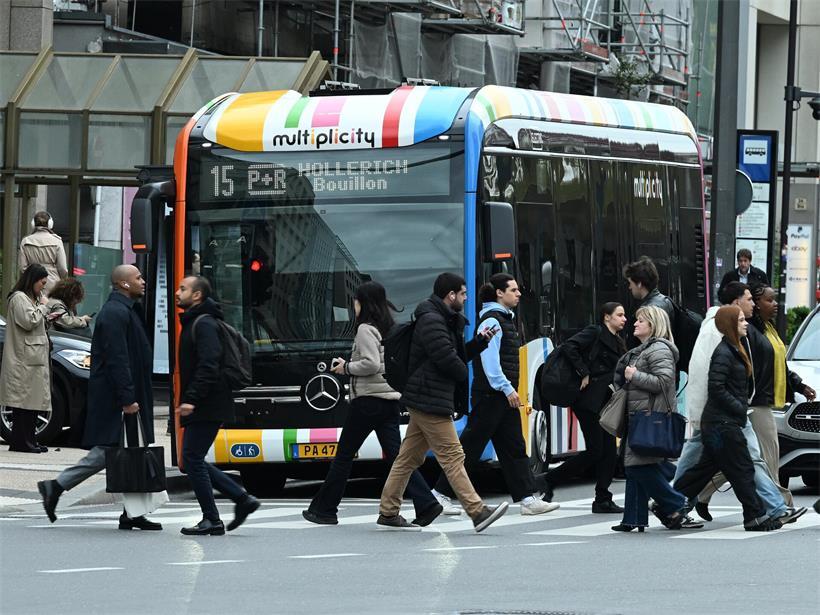 Mehr Nachtbusse in der Hauptstadt? Bürgermeisterin sieht keinen Bedarf Die vielen Abfahrzeiten am Hamilius sind laut Stadt schwer auf kleinen Anzeigetafeln darstellbar