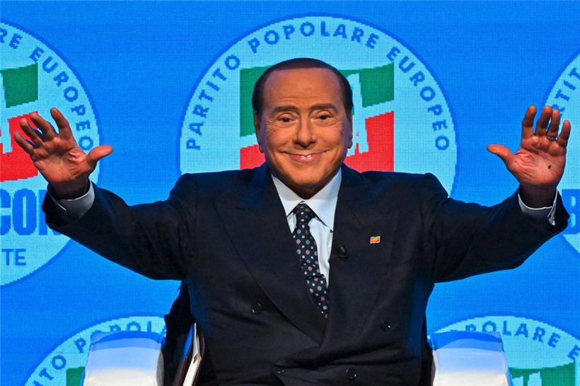 Die von der Europäischen Volkspartei (EVP) unterstützte „Forza Italia“ von Silvio Berlusconi dient den Postfaschisten von Meloni und Rechtspopulisten von Salvini als Steigbügelhalter
