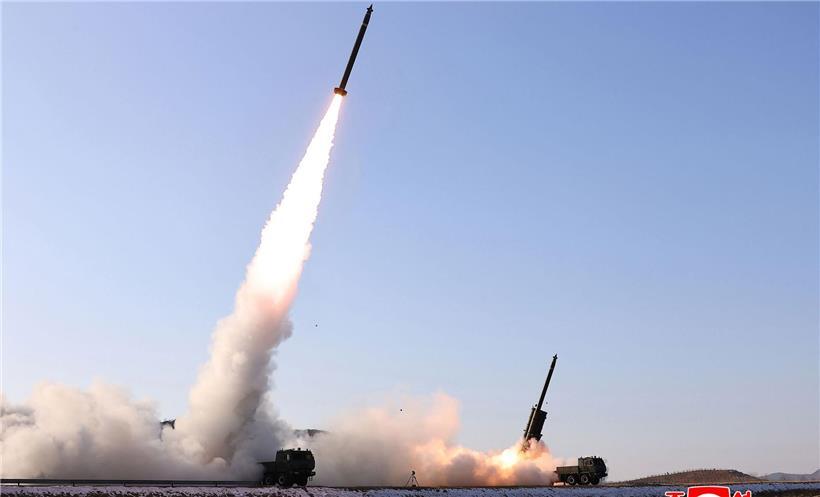 Test von ballistischen Raketen in Nordkorea, aufgenommen von der staatlichen Nachrichtenagentur KCNA am 27. Januar 2026