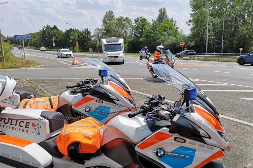 Die zu kontrollierenden Fahrzeuge wurden auf der A6 abgefangen und zu einem Kontrollpunkt geleitet
