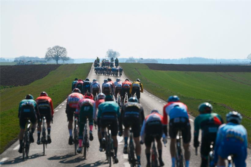 Die zweite Etappe von Paris-Nice war von Windkanten geprägt
