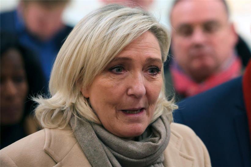 Die Rechtsnationale Marine Le Pen droht im Haushaltsstreit mit dem Sturz
