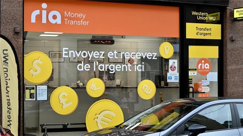 Diebe leeren die Kassen eines Finanzdienstleistungsunternehmens und ergriffen anschließend die Flucht
