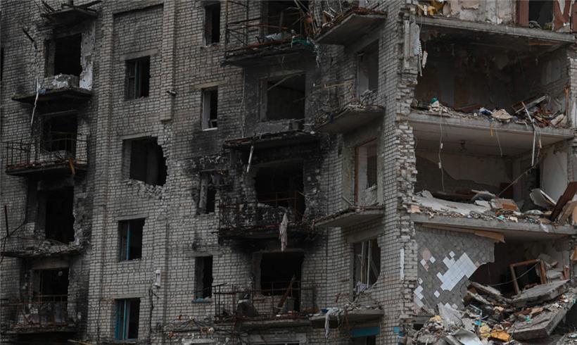 Diese Aufnahme vom 11. September 2022 zeigt ein zerstörtes Gebäude in der Stadt Izium, Kramatorsk, Ostukraine, inmitten der russischen Invasion in der Ukraine
